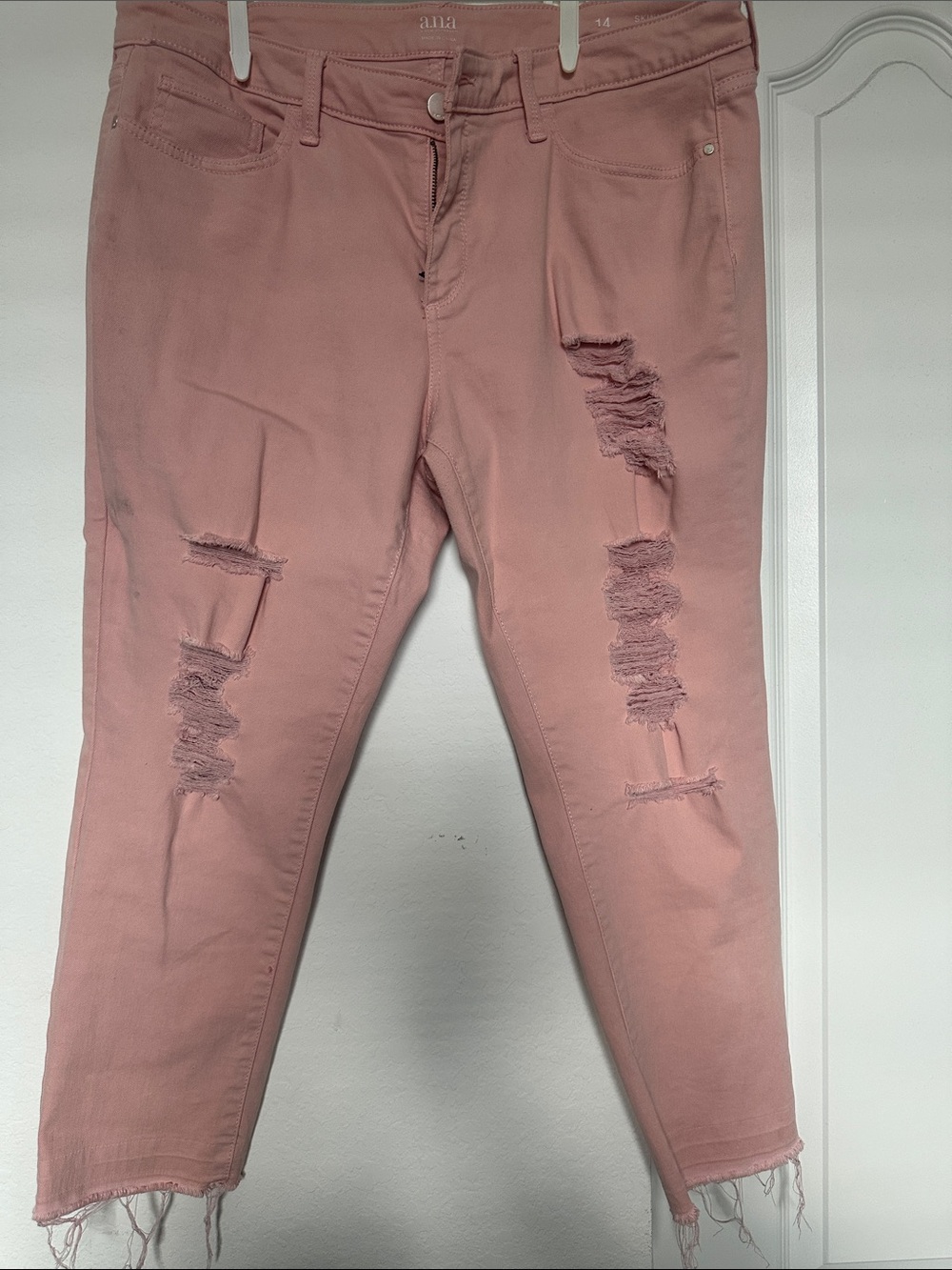 a.n.a Distressed Cropped Jeans in Dusty Rose